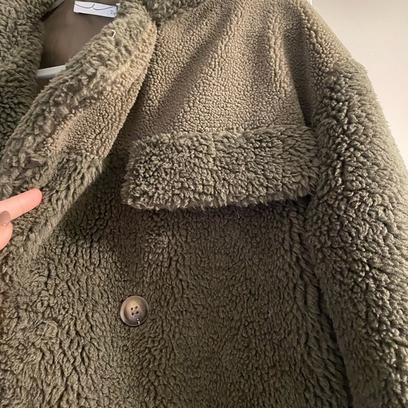 By Egreis Teddy Coat - Picture 5 of 9